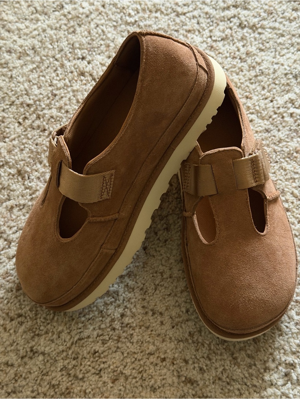 UGG Goldenstar Mary Jane Size 9 Chestnut Suede Shoes